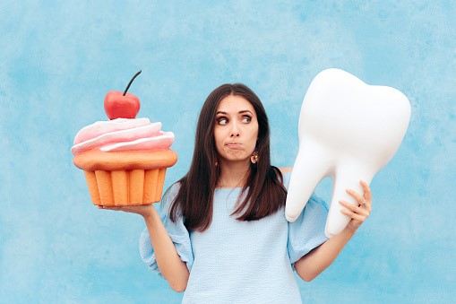 Alt-text: Foods that weaken the teeth